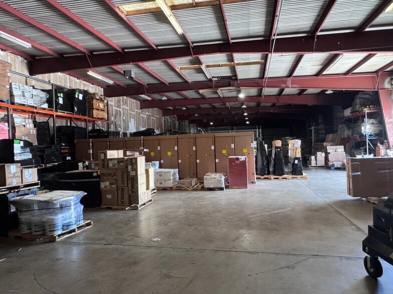 More Photos Of 1027-1049 Kikowaena Pl, Honolulu Warehouse For Lease
