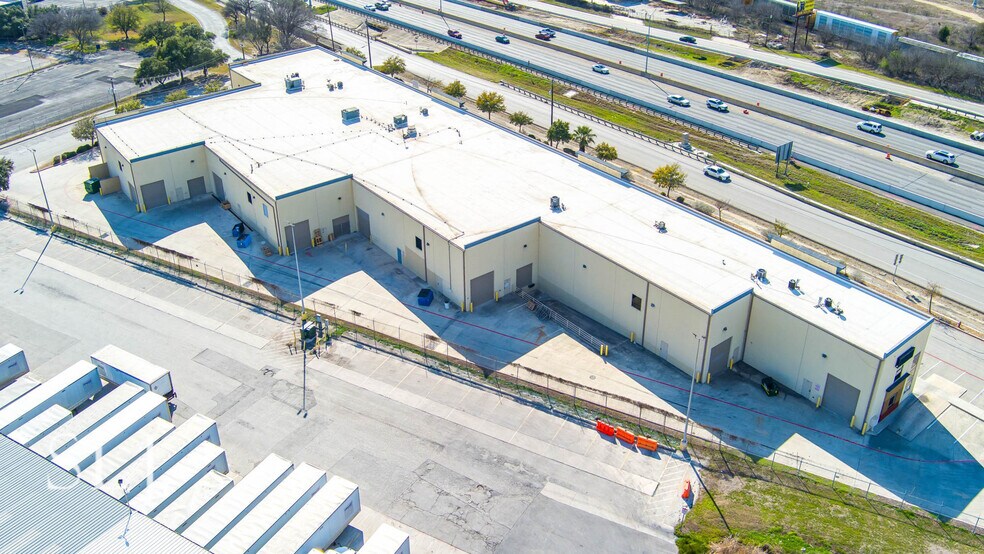 More Photos Of 4404-4420 N Interstate 35, San Antonio Showroom For Sale