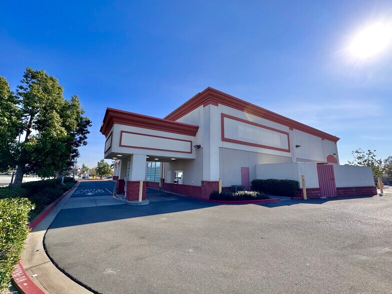 More Photos Of 9952 Las Tunas Dr, Temple City Drugstore For Lease