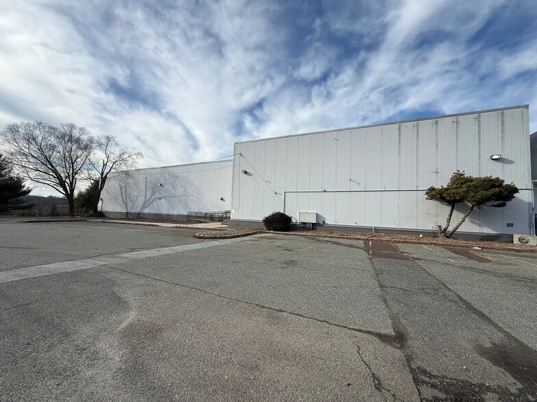 More Photos Of 1207 W Bridge St, Spring City Warehouse For Lease