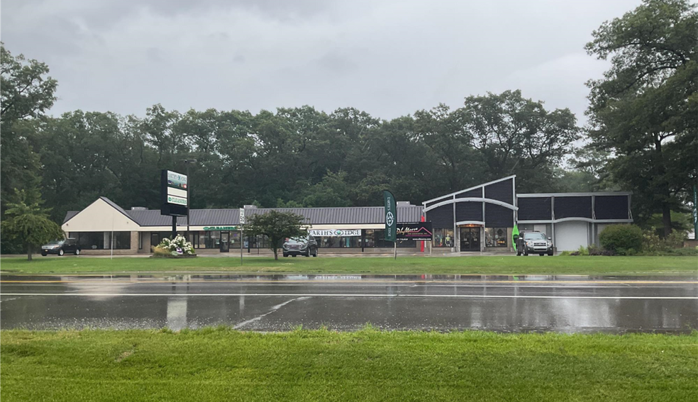 Primary Photo Of 1888 Holton Rd, Muskegon Garden Center For Lease