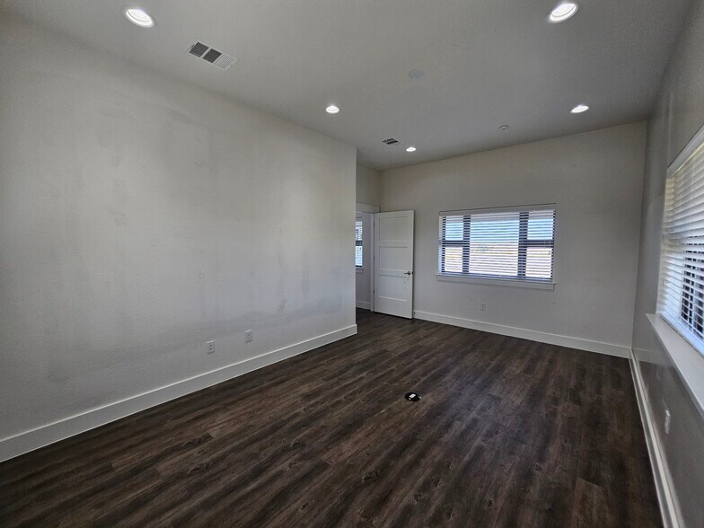 More Photos Of 230 Klattenhoff Ln, Hutto Office For Lease