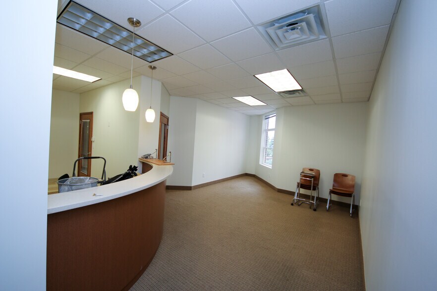 More Photos Of 9700 park plaza Ave, Louisville Medical For Lease