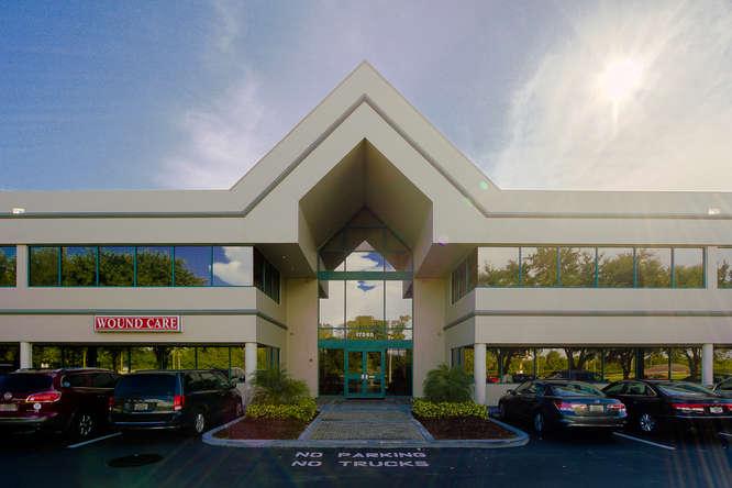 More Photos Of 17595 S Tamiami Trl, Fort Myers Medical For Lease