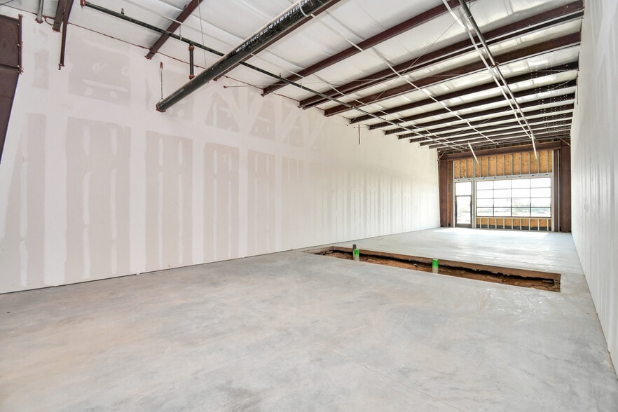 More Photos Of 30625 Kingsland Blvd, Brookshire Storefront For Lease