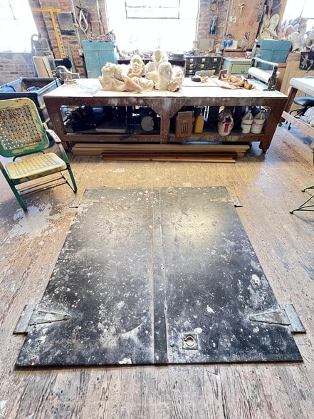 More Photos Of 1438-1442 Light St, Baltimore Showroom For Sale