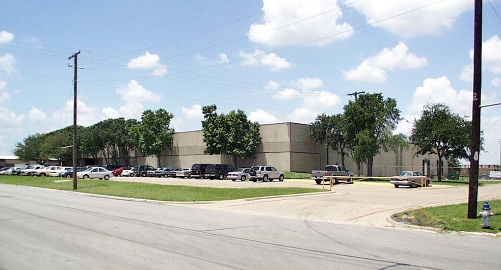 More Photos Of 2445 Santa Anna Ave, Dallas Distribution For Lease