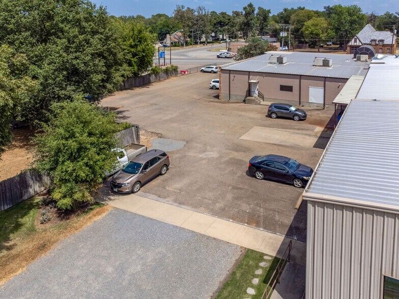 More Photos Of 611 S Mobberly Ave, Longview Flex For Sale