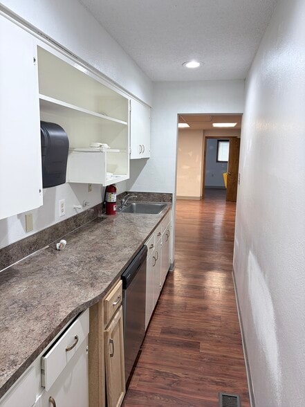 More Photos Of 950-960 Uglow Ave SE, Dallas Medical For Sale