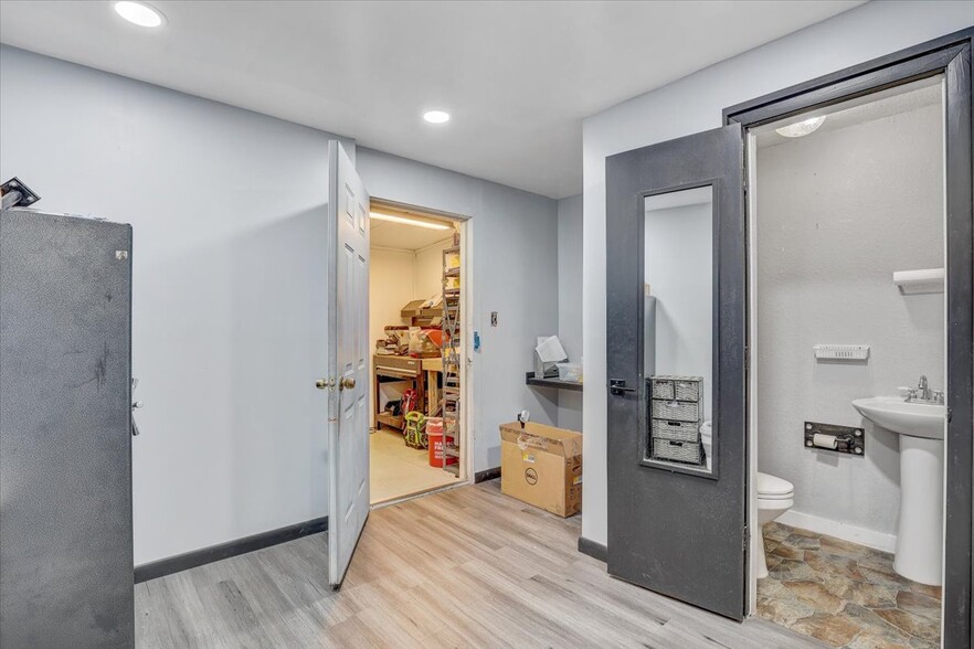 More Photos Of 11309 E US Highway 92, Seffner Flex For Sale