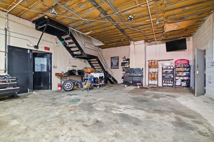 More Photos Of 800 Main St, Red Hill Light Manufacturing For Sale