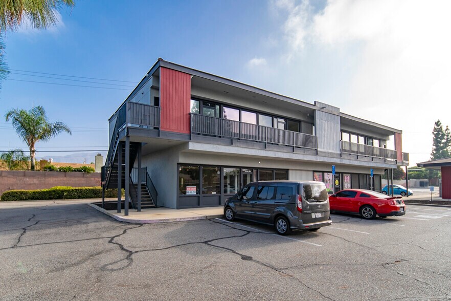 More Photos Of 985-987 W Foothill Blvd, Claremont Unknown For Lease