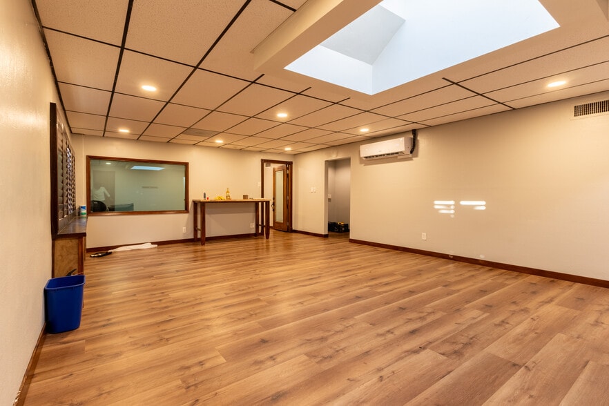 More Photos Of 3520 Cadillac Ave, Costa Mesa Distribution For Lease
