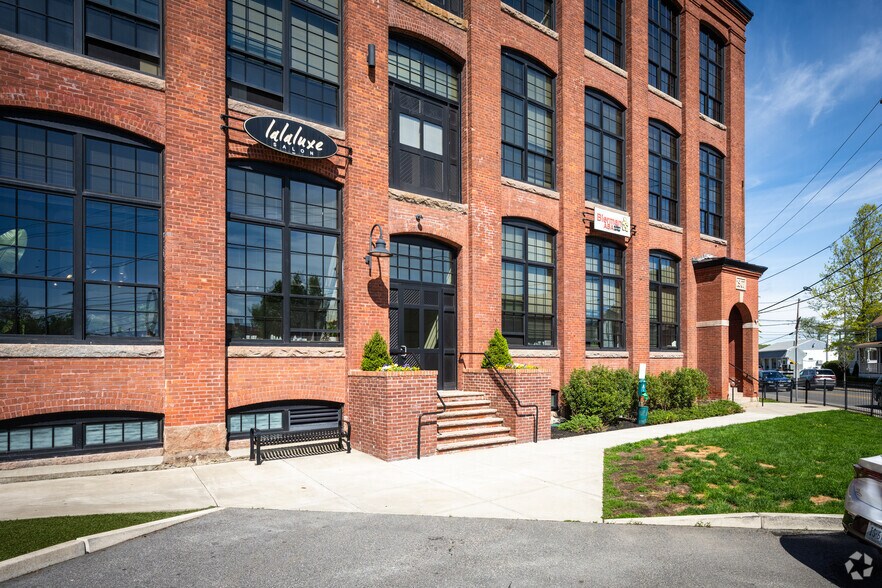 More Photos Of 99 Main St, Warren Apartments For Lease