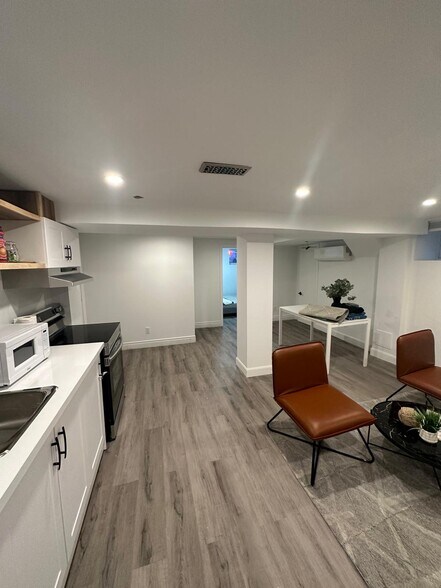 More Photos Of 66 Wellington St S, Hamilton Apartments For Sale