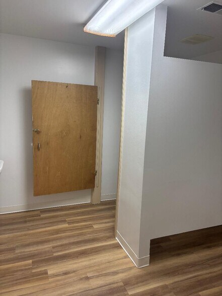 More Photos Of 316 E Market St, Leesburg Office For Sale