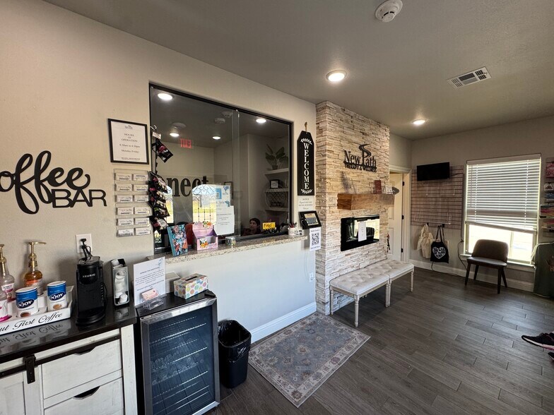 More Photos Of 105 Canyon Lake Cir, Lumberton Office For Sale