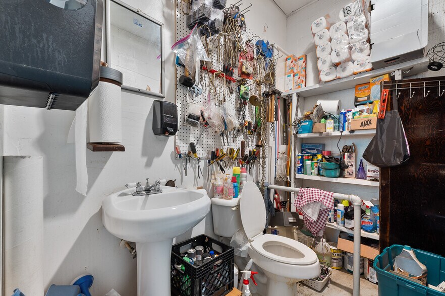 More Photos Of 727-735 14th St W, Huntington Storefront For Sale