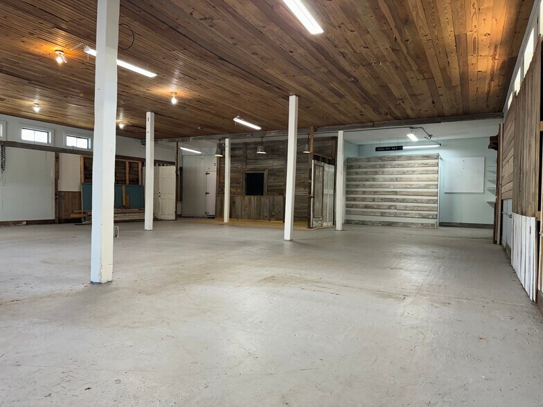 More Photos Of 5566 4th St, Satsuma Daycare Center For Sale