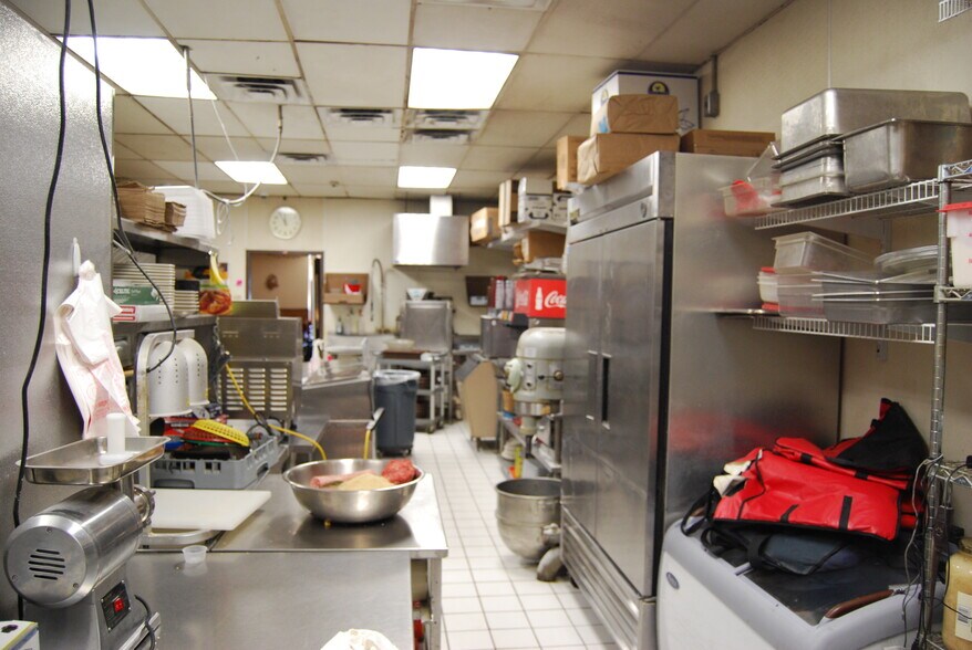 More Photos Of 2565 E 7th Ave, North Saint Paul Restaurant For Sale