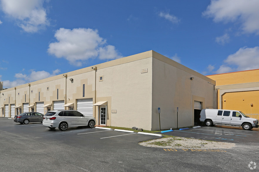 Primary Photo Of 10441 Nw 28th St, Doral Warehouse For Lease