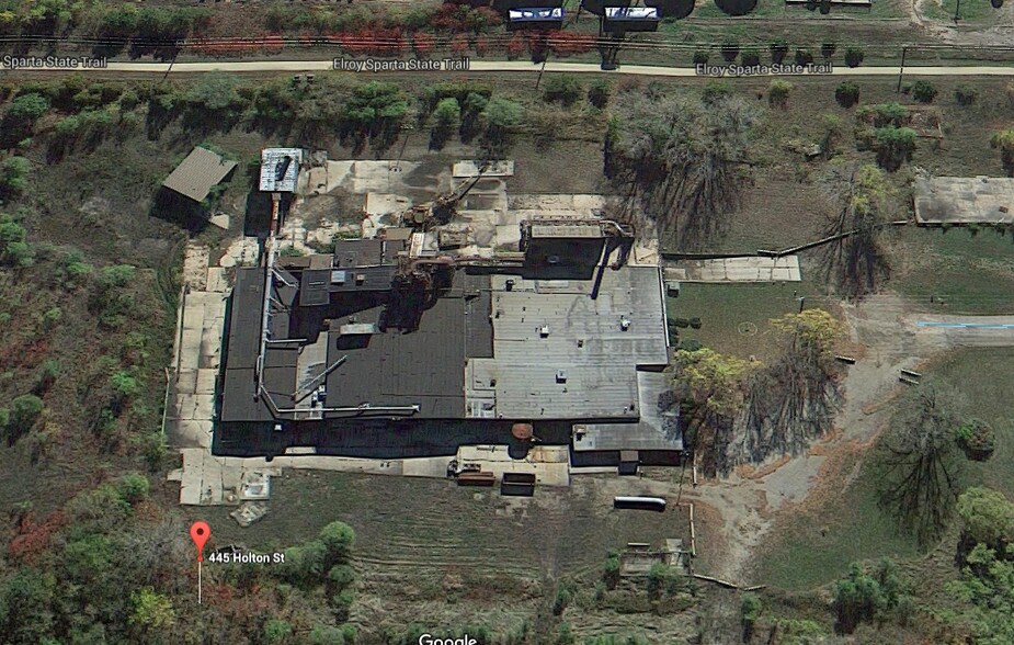 More Photos Of 445 Holton St, Sparta Warehouse For Lease