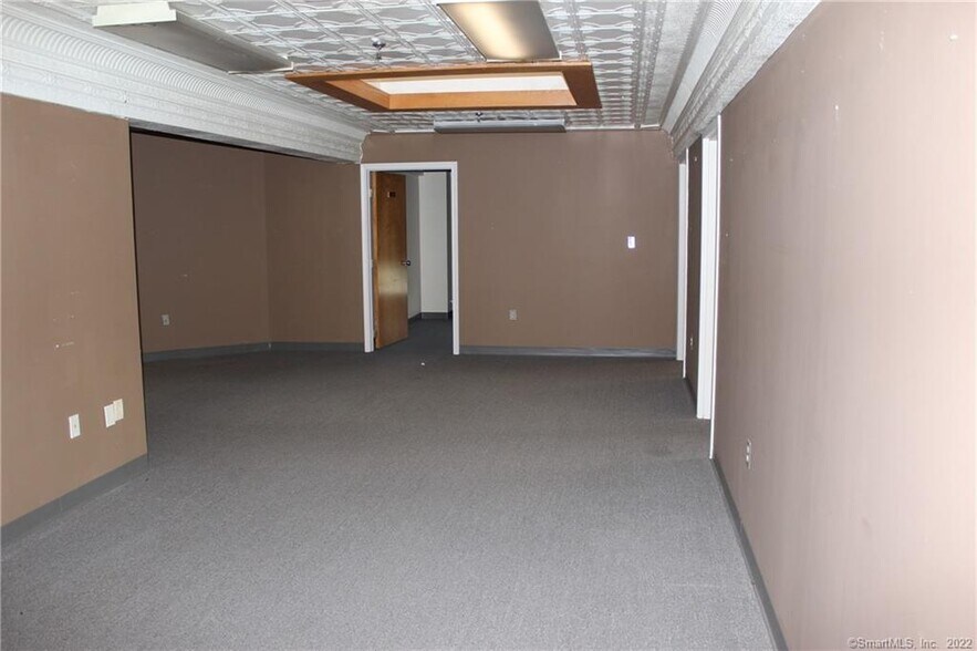 More Photos Of 987-1003 Main St, East Hartford Storefront Retail Office For Lease