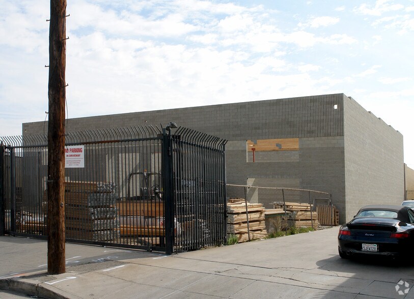 More Photos Of 14736 Keswick St, Van Nuys Warehouse For Lease