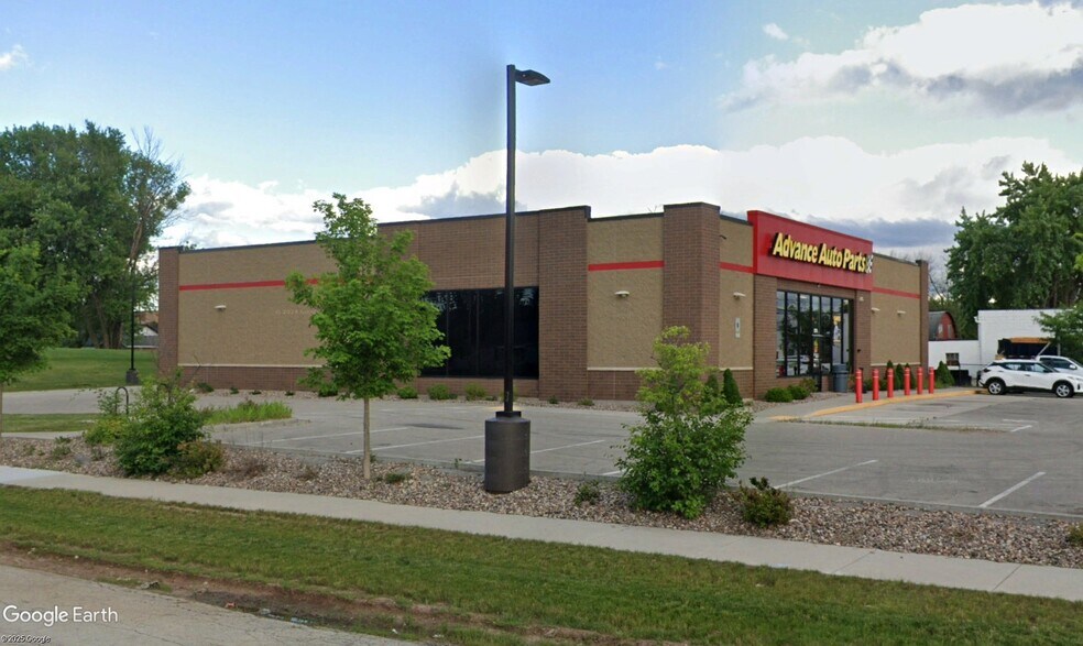 Primary Photo Of 2120 Jackson St, Oshkosh Freestanding For Lease