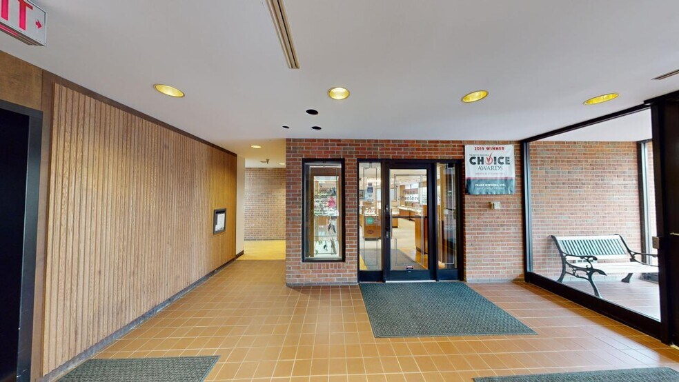 More Photos Of 1220 Meadow Rd, Northbrook Medical For Lease