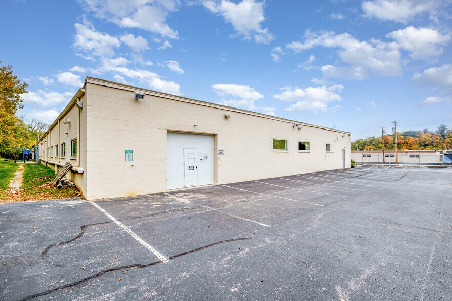 More Photos Of 5546 Fair Ln, Fairfax Office For Lease