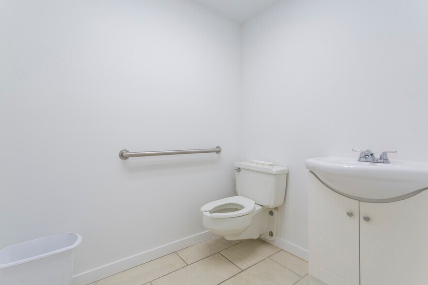 More Photos Of 1835 N 19th Ave, Melrose Park Medical For Lease