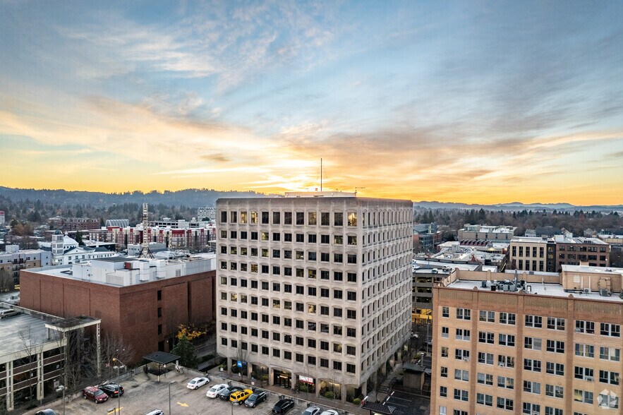 More Photos Of 975 Oak St, Eugene Office For Lease