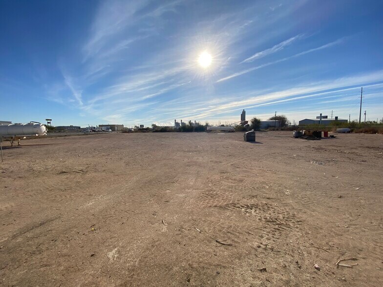 More Photos Of 1010 S Meadow Ave, Odessa Warehouse For Sale