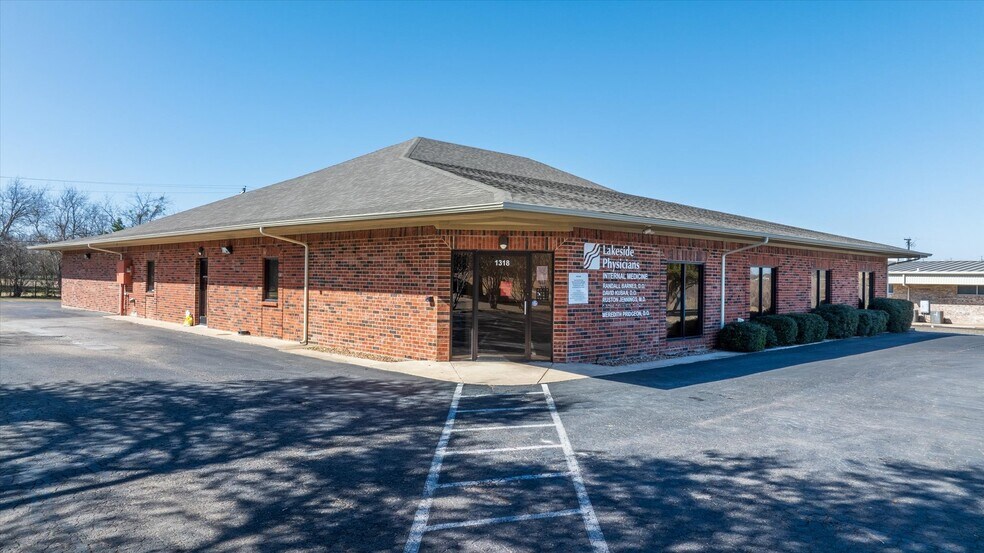 More Photos Of 1318 Paluxy Rd, Granbury Office For Sale