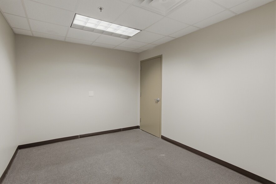 More Photos Of 421 Main St, Franklin Storefront Retail Office For Lease