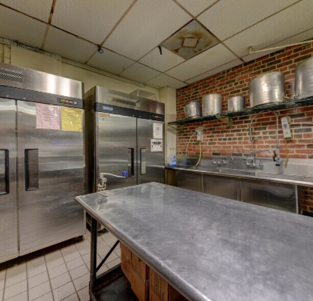 More Photos Of 300 N Bryan Ave, Bryan Restaurant For Sale