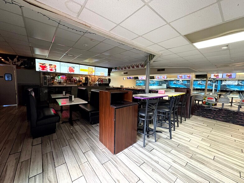 More Photos Of 4180 Pinkston St, Beaumont Bowling Alley For Sale