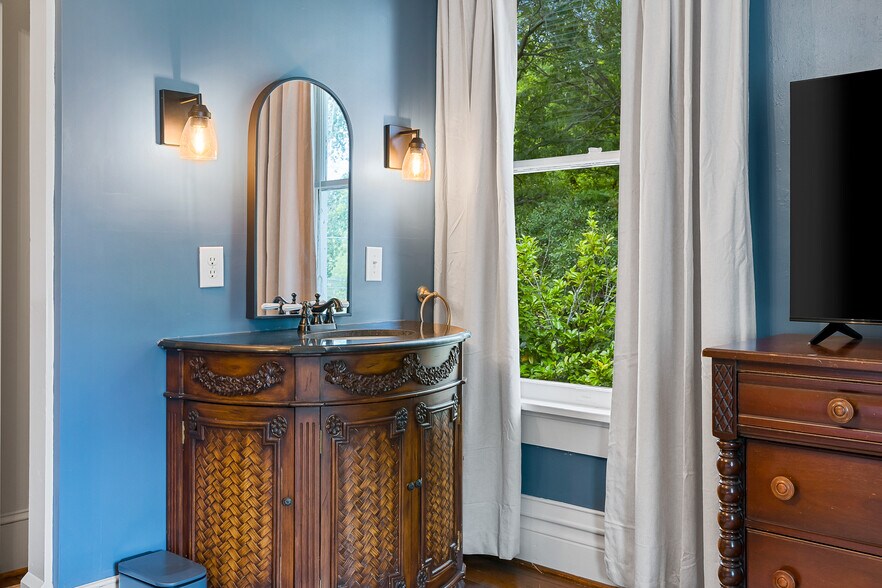 More Photos Of 207 Westminster Hwy, Westminster Specialty For Sale