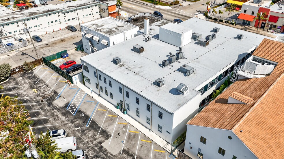 More Photos Of 7630 Biscayne Blvd, Miami Office For Lease