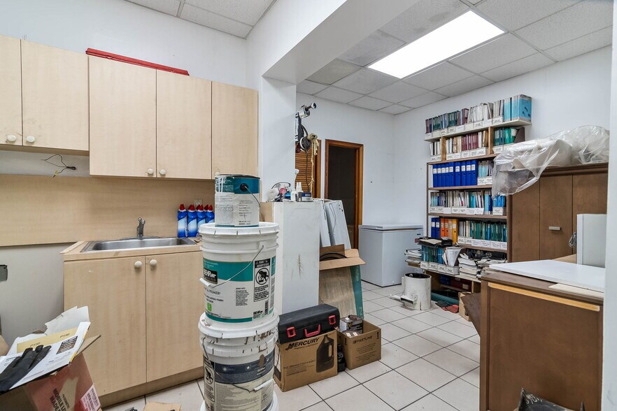 More Photos Of 3200 NW South River Dr, Miami Manufacturing For Lease