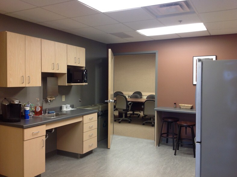 More Photos Of 2949 Venture Dr, Janesville Light Manufacturing For Lease