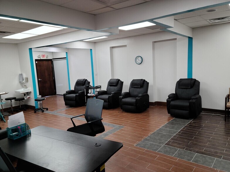 More Photos Of 2012-2040 Monroe St, Dearborn Medical For Lease