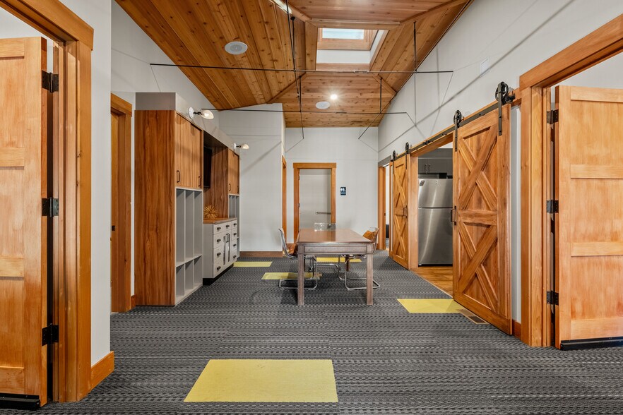 More Photos Of 720 Poyntz Ave, Manhattan Office For Sale