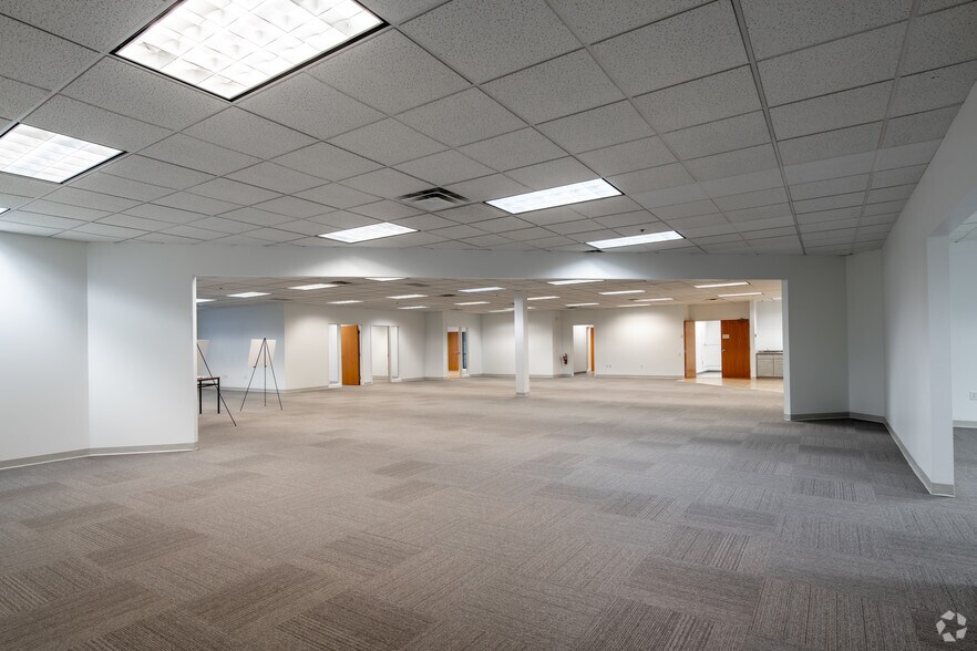 More Photos Of 575 SW Old Highway 8, New Brighton Distribution For Lease