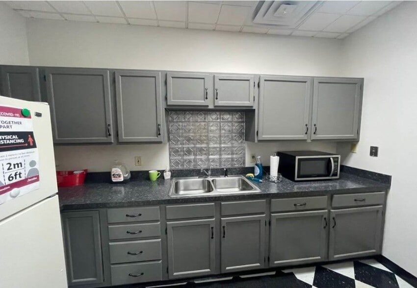 More Photos Of 125 Broadway Ave, Oak Ridge Office For Sale