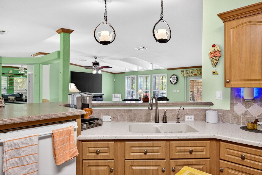 More Photos Of 3308 24th Ave SE, Ruskin Specialty For Sale