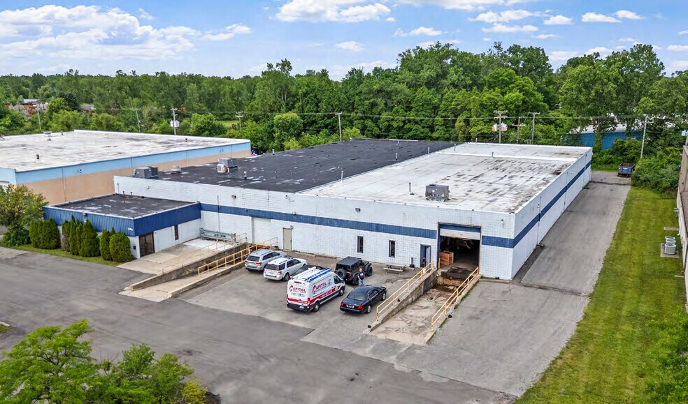 Primary Photo Of 6810 Metroplex Dr, Romulus Warehouse For Lease