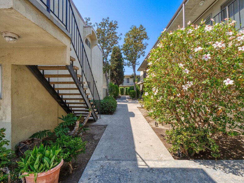 More Photos Of 10730 New Haven St, Sun Valley Apartments For Sale