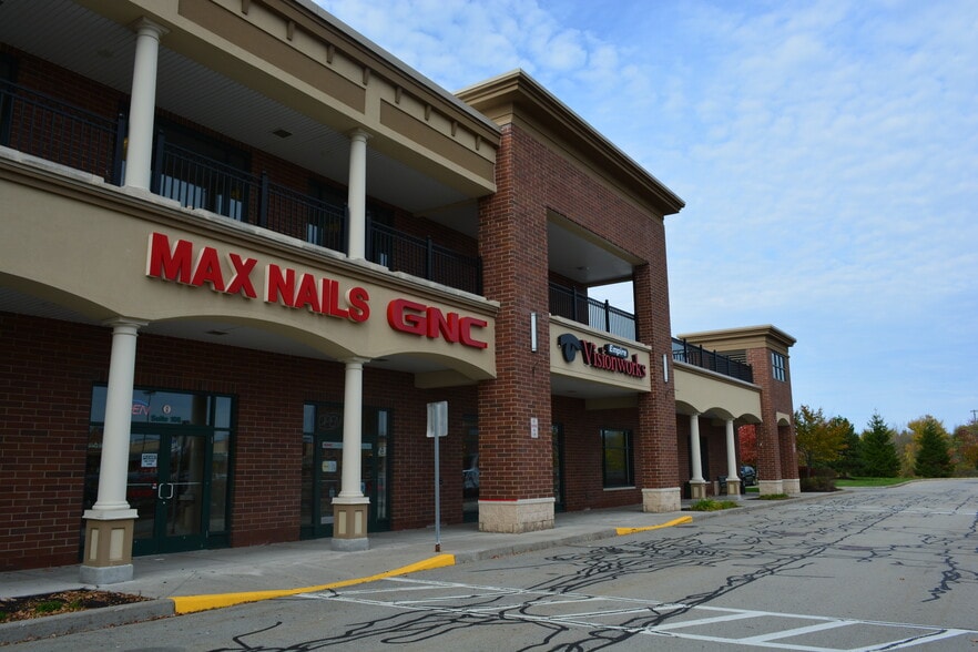 More Photos Of 913-1070 Holt Rd, Webster Unknown For Lease